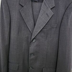 Gray Wool-Blend Business Suits with Classic Tailoring